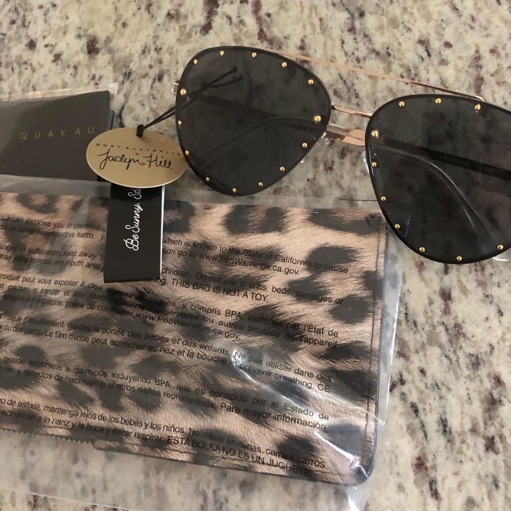 Quay x Jaclyn Hill Roxanne black glasses